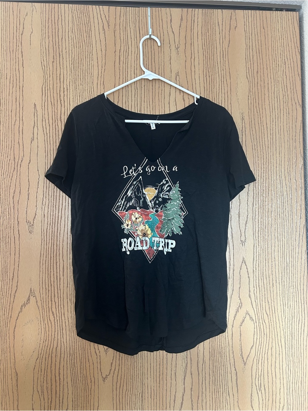 Uniqlo Black Graphic 'Road Trip' V-Neck Tee